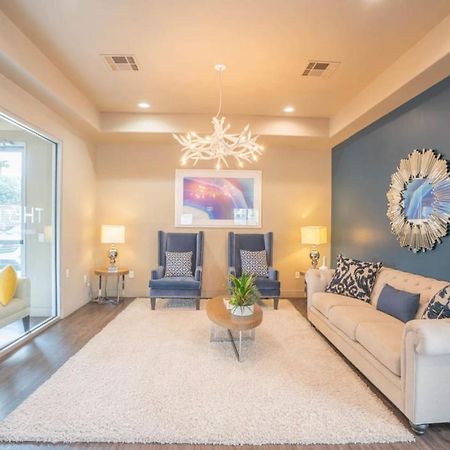 Apartmán Posh 2Bd - Midtown - Gym, Pool, W-D, Parking - Sleeps 8 Phoenix Exteriér fotografie